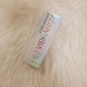 Josie Maran Vibrancy Foundation - Shade Fearless (RG65)